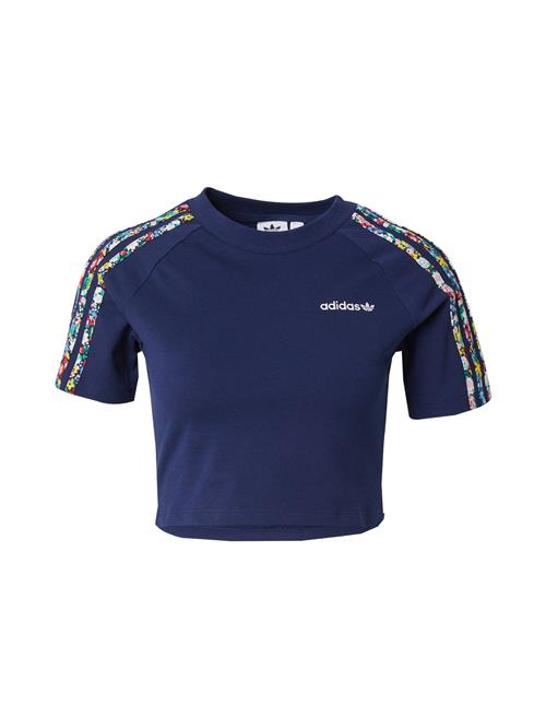 Se ADIDAS ORIGINALS Shirts 'Liberty'  navy / gul / rød / hvid ved About You