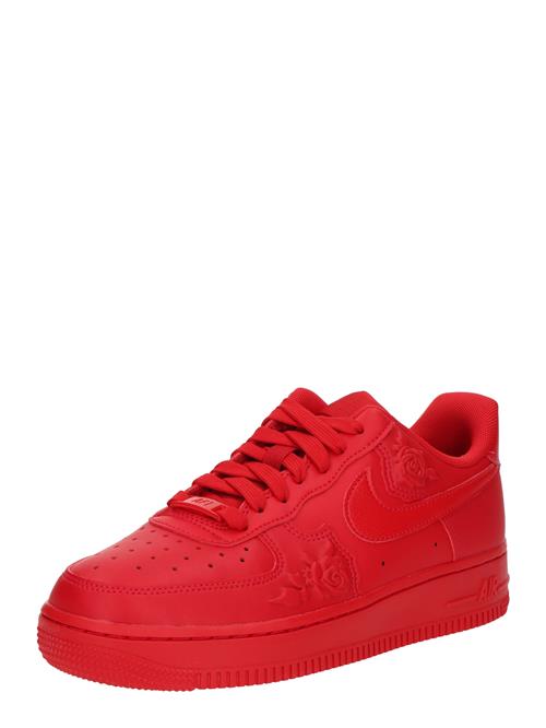 Se Nike Sportswear Sneaker low 'AIR FORCE 1'  rød ved About You