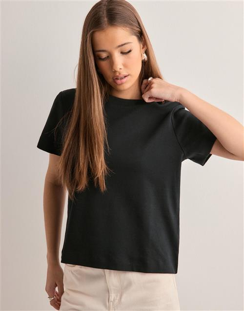 Vero Moda - Sort - Vmnaima Ss O-Neck T-Shirt Vma Noos