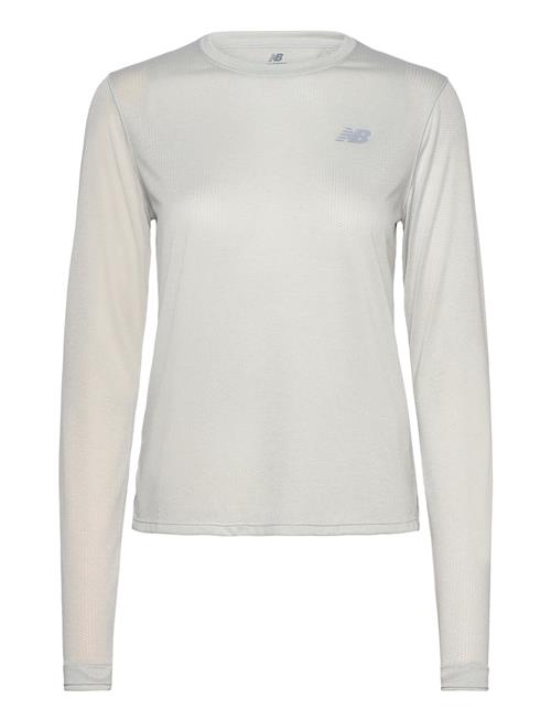 Se Athletics Long Sleeve New Balance Cream ved Booztlet