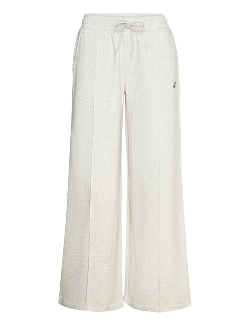 Se Fleece Wide Leg Pant New Balance White ved Booztlet