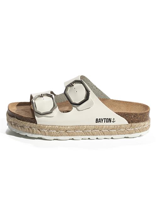 Se Bayton Pantoletter 'ALCEE'  beige / brun / hvid ved About You