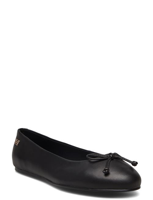 Se Essential Leather Ballerina Tommy Hilfiger Black ved Booztlet