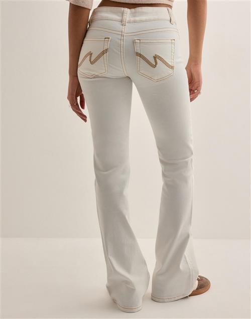 Nelly - Hvid - Low Waist Bootcut Stitch Jeans