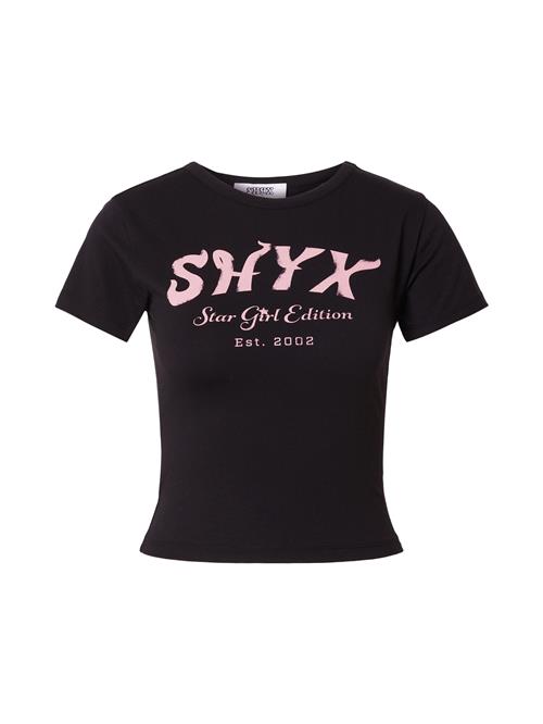 Se SHYX Shirts  lys pink / sort ved About You