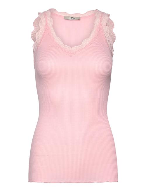 Se Rmwbalta Modal Sl Lace V-Neck Top RM By Rosemunde Pink ved Booztlet