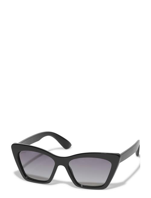 Dakota Angular Cat-Eye Shaped Sunglasses Black Pilgrim Black