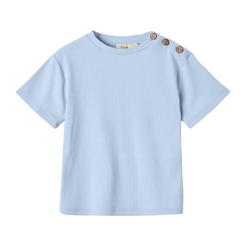 Se Fliink Kenna T-shirt Dream Blue 18 months  Blå  18 måneder  Unisex ved Babyshop