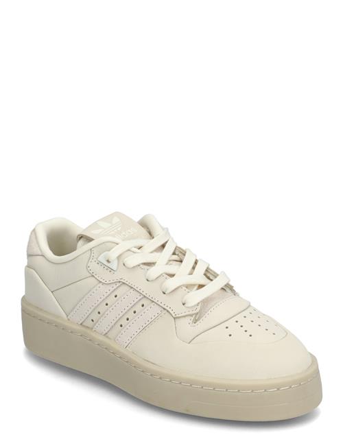 Se Rivalry Lux Low Adidas Originals Beige ved Booztlet