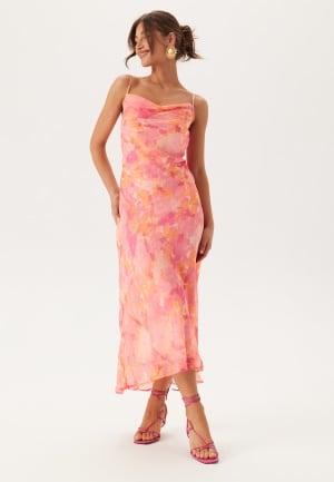 Se VERO MODA Vmsmilla Sl 7/8 WATERFALL DRES Crystal Pink Aop:anja L ved Bubbleroom