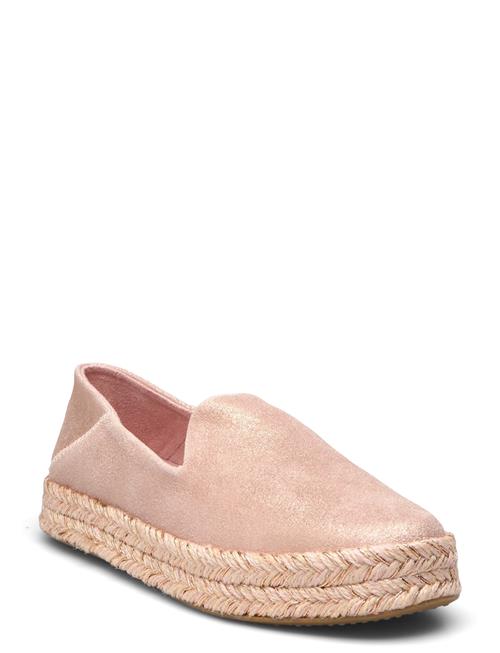 Se Carolina TOMS Pink ved Booztlet