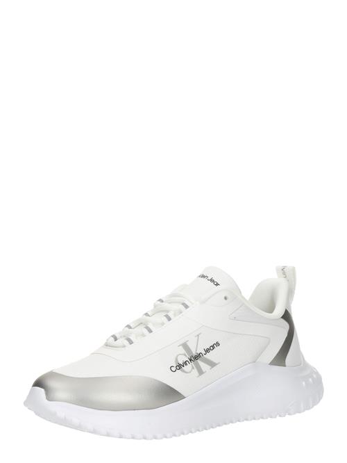 Se Calvin Klein Jeans Sneaker low  sort / sølv / hvid ved About You