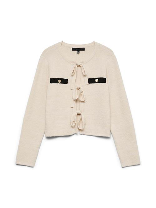 Se VERO MODA Cardigan 'VMHildur'  creme / sort ved About You