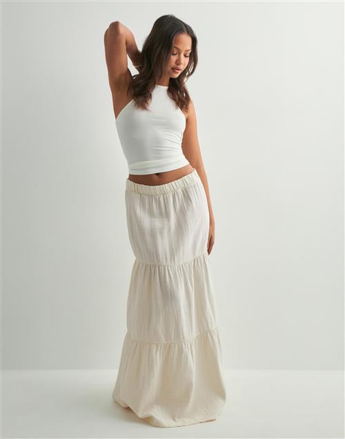 Se Pieces - Hvid - Pcsikka Hw Maxi Skirt Wvn Noos ved Nelly