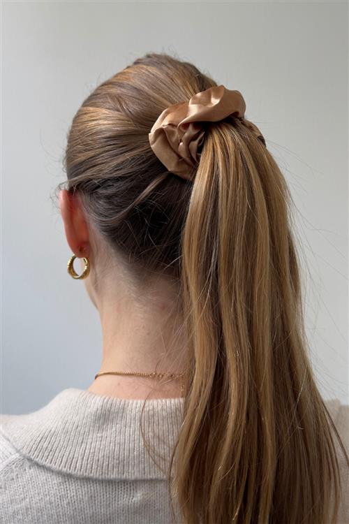 Se Satin Scrunchie - Bronze - One-Size - TeeShoppen ved Teeshoppen