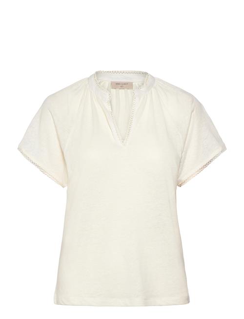 T-Shirt From Freequent In A Soft Linen Material. The T-Shirt Has Fine Back Pleat FREE/QUENT Cream