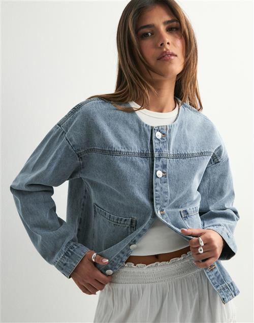 Se Pieces - Blå - Pctrianna Denim Jacket ved Nelly