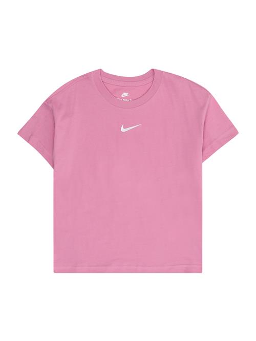 Se Nike Sportswear Shirts 'ESSNTL'  eosin / hvid ved About You