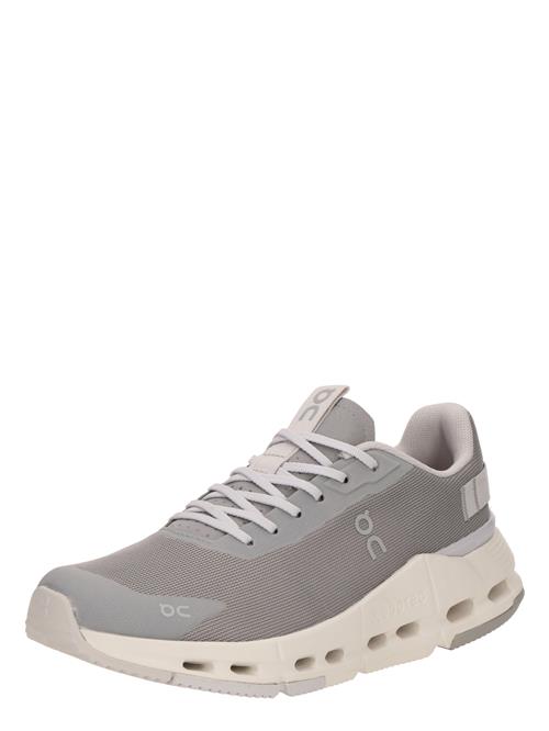 On Sneaker low 'Cloudnova Form 2'  stone / lysegrå