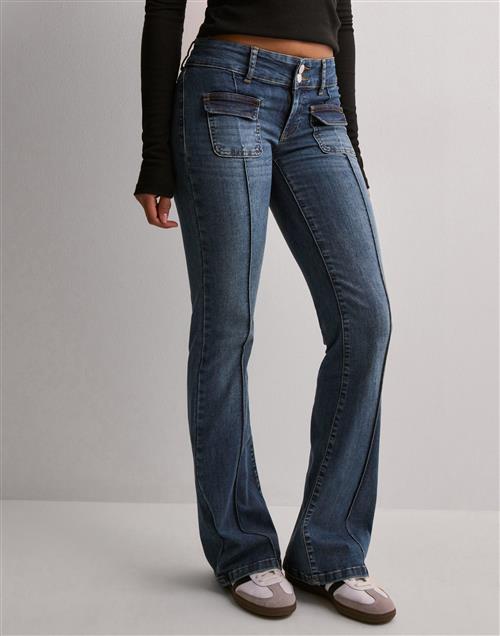 Nelly - Blå - Low Waist Bootcut Pocket Jeans