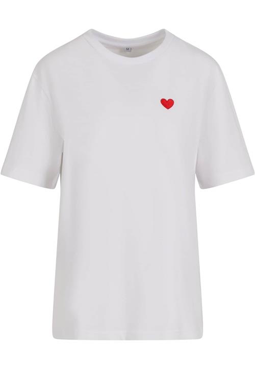 Se Mister Tee Shirts 'Heart Shape'  lys rød / hvid ved About You