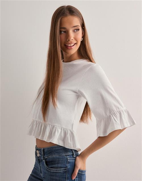 Nelly - Hvid - Lovely Frill Tee