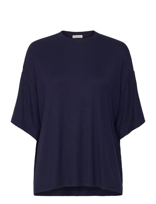 Se Julia Top Night Sky Movesgood Navy ved Booztlet