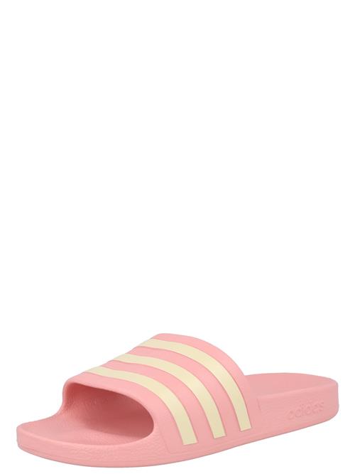 Se ADIDAS PERFORMANCE Strand-/badesko 'Adilette Aqua'  creme / lyserød ved About You