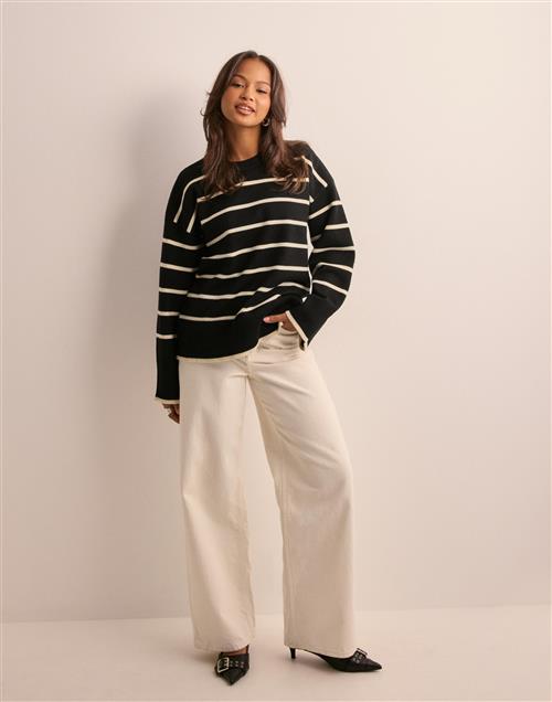 Pieces - Sort - Pcmathilde Ls O-Neck Knit Noos Bc