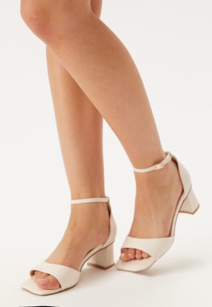 BUBBLEROOM Low Heel Sandal  Cream 40