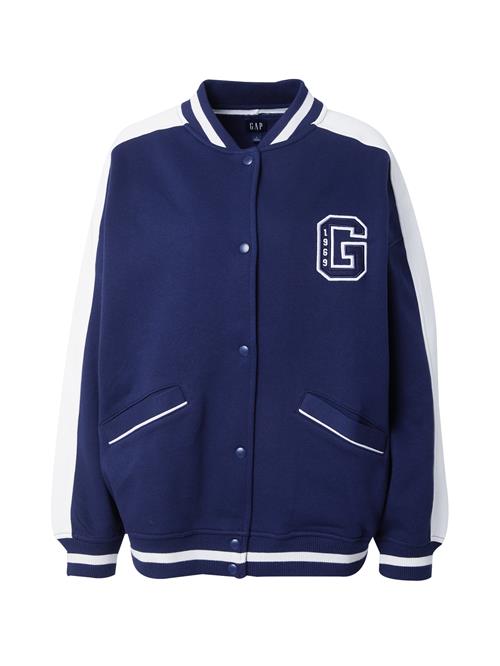 Se GAP Overgangsjakke  navy / hvid ved About You