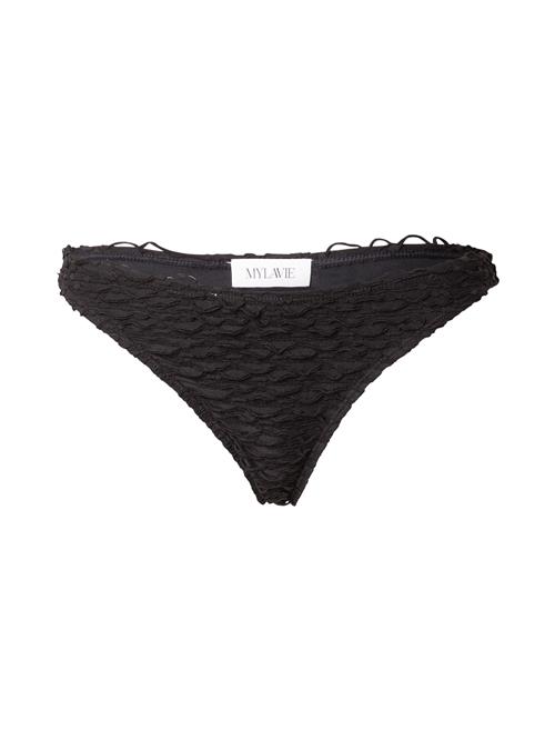 Se MYLAVIE by Sarah Harrison Bikinitrusse  sort ved About You