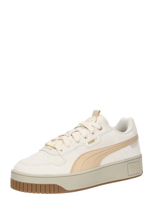 Se PUMA Sneaker low 'Carina Street Lux'  pastelorange / hvid ved About You