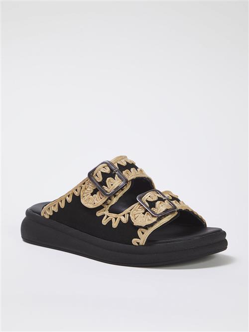 Se Trendyol Pantoletter  beige / sort ved About You