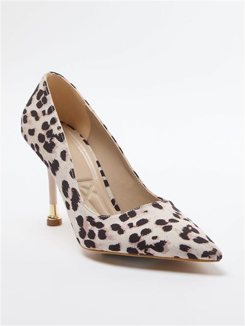 Se Trendyol Pumps  lysebeige / sort ved About You