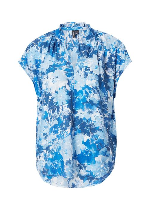 Se VERO MODA Bluse 'VMMAJA DITA'  azur / lyseblå / mørkeblå / offwhite ved About You