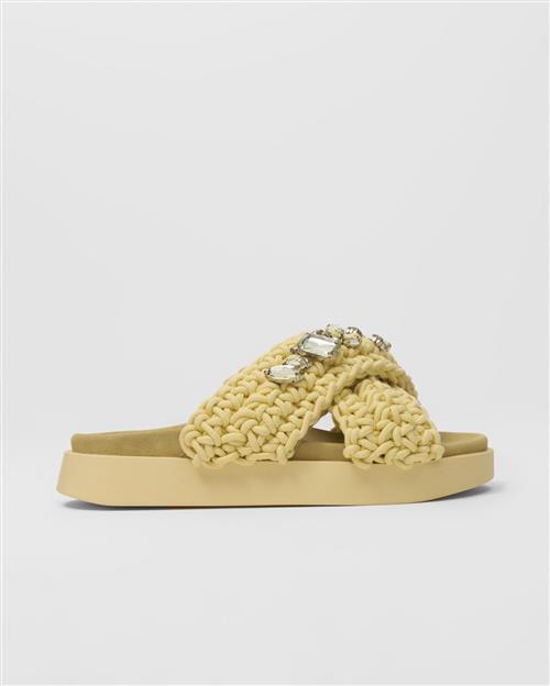 Se Inuikii - Gul - Slipper Woven Stones ved Nelly