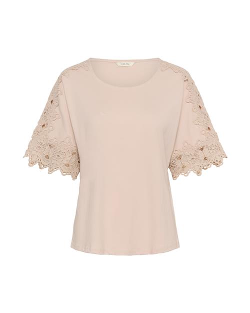 Se Cream Shirts 'Livy'  lyserød ved About You