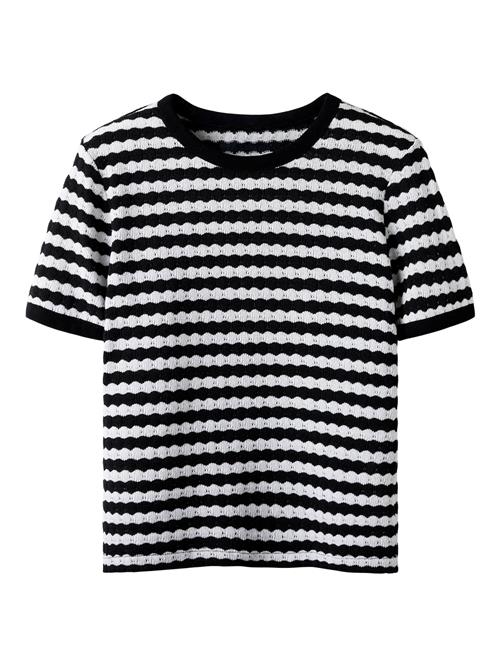 Se LMTD Pullover  sort / hvid ved About You