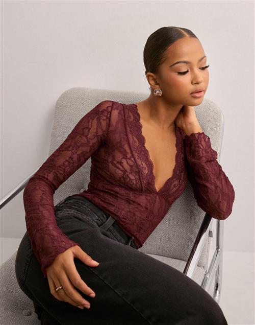 Nelly - Rød - Gorgeous Lace LS Top