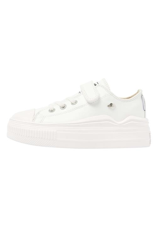 Se BRITISH KNIGHTS Sneakers 'KAYA FLOW'  hvid ved About You