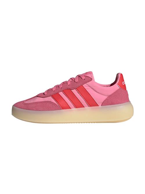 Se ADIDAS SPORTSWEAR Sneaker low 'Barreda Decode'  pink / pitaya / rød ved About You