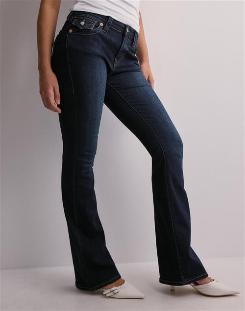 Se True Religion - Blå - Becca Mid Rise Boot Cut Flap ved Nelly