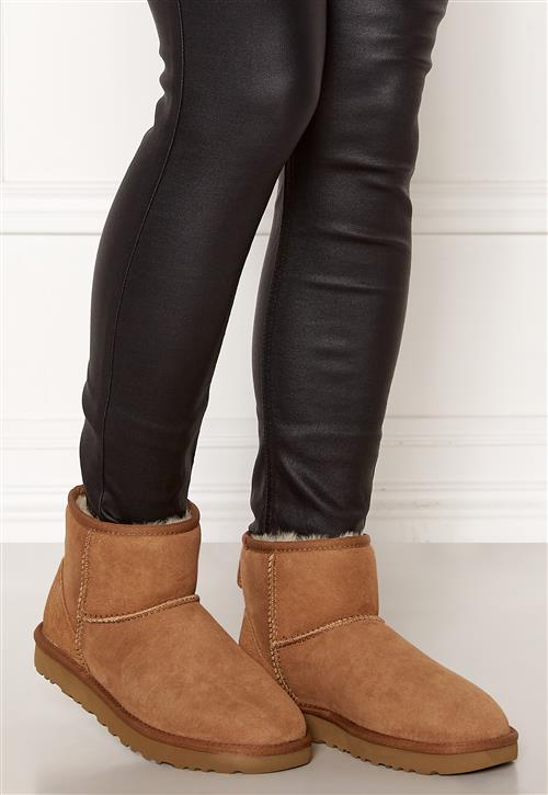 UGG Classic Mini II