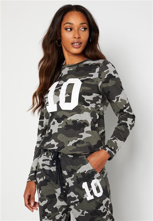 Happy Holly Alexa ls tee