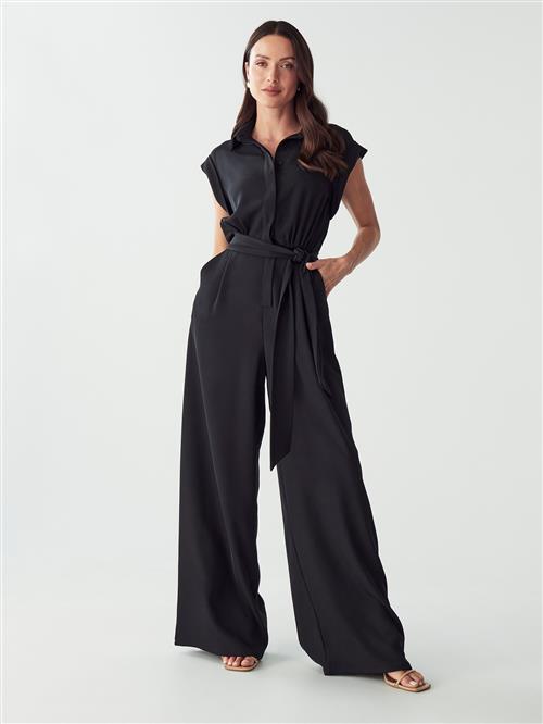 Se Willa Jumpsuit 'KOBE '  sort ved About You