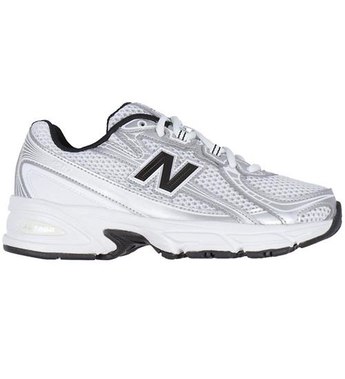 Se New Balance Sko - 740 - Silver Metalic/Black ved KidsWorld