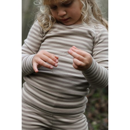 Se BIRKHOLM Stribet Rib Bluse Kashmir Brun & Vanilje Beige hos SmartKidz