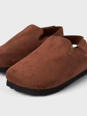 Se NAME IT Sandaler Mules Avery Bitter Chocolate hos SmartKidz