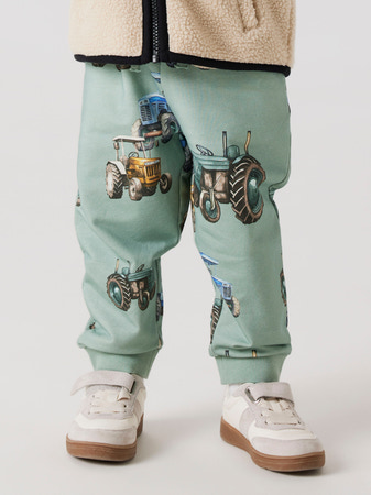 Se NAME IT Traktor Sweatpants Ludvig Jadeite hos SmartKidz